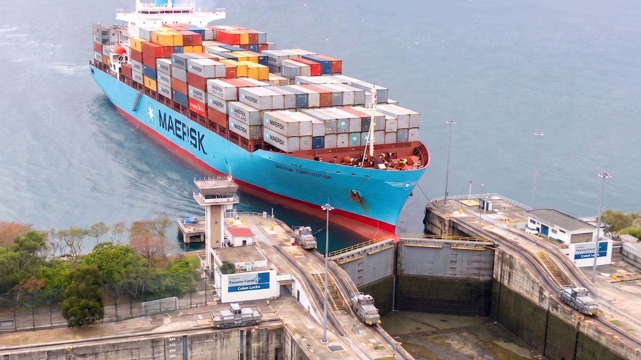 Inside Panama&rsquo;s Crazy Canal Operations Crossing Giant Container Ships Every Day