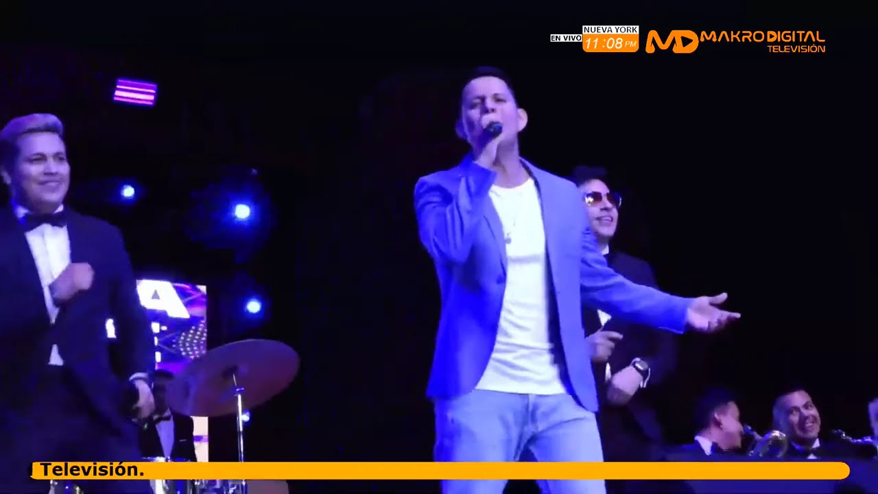 Jhonatan Luna y Don Medardo y Sus Players en Premios Disco Rojo Décima Edición