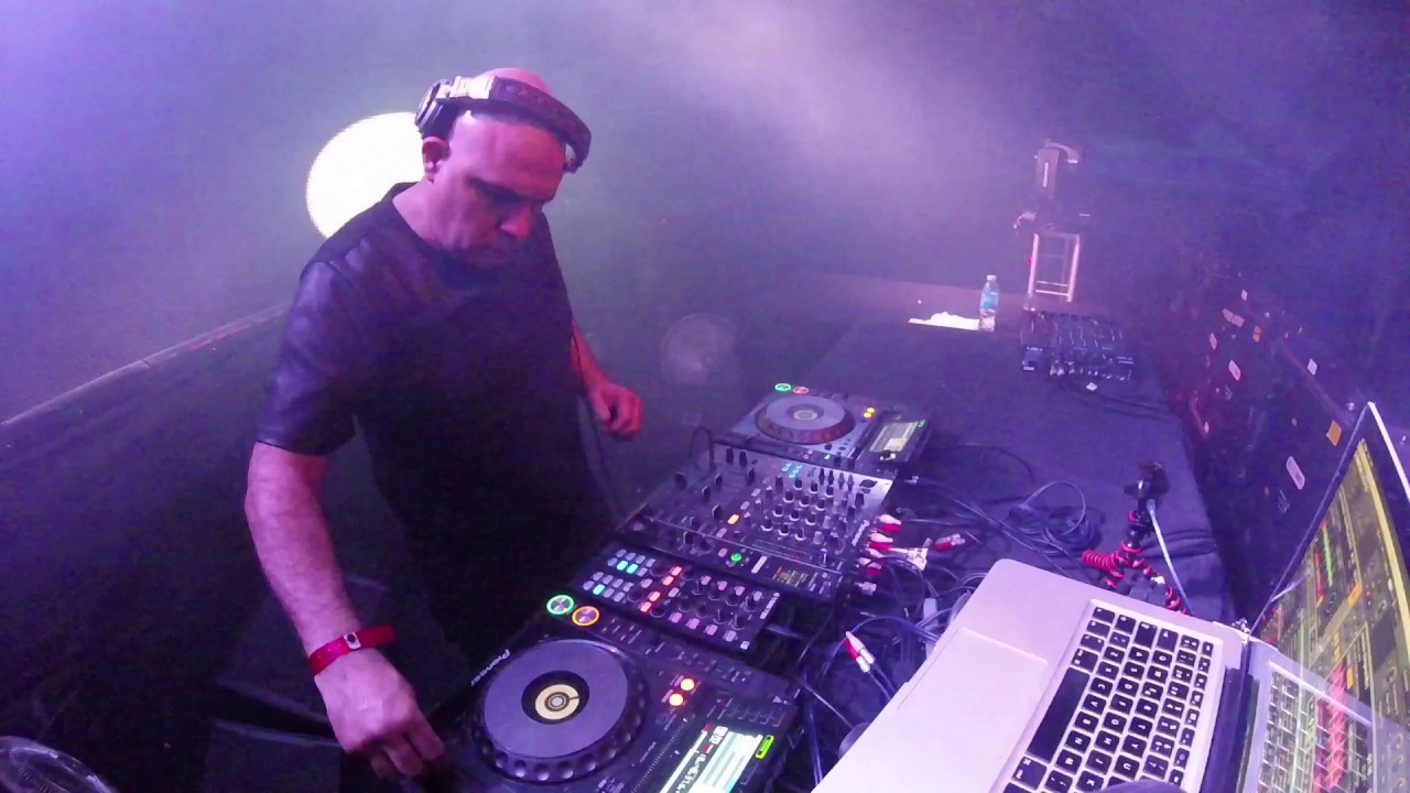 Miguel Silver @ Groove (Closing next to Matador)