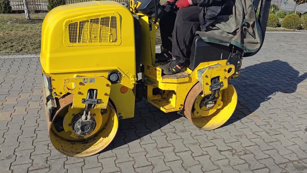 Walec wibracyjny DYNAPAC CC1000 (1650 kg, PERKINS diesel) na aukcji Flotilo.pl  1z2