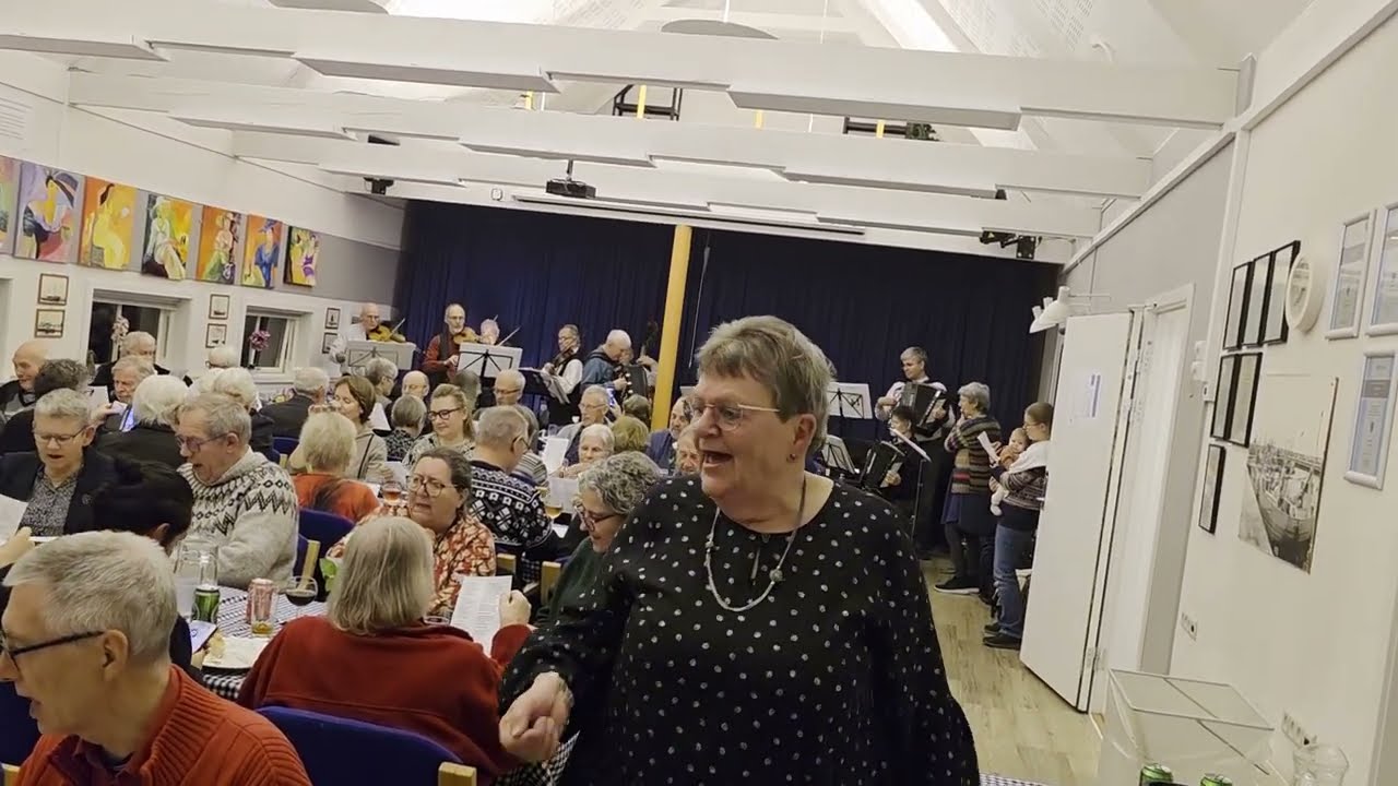 Musik og sang før dessert
