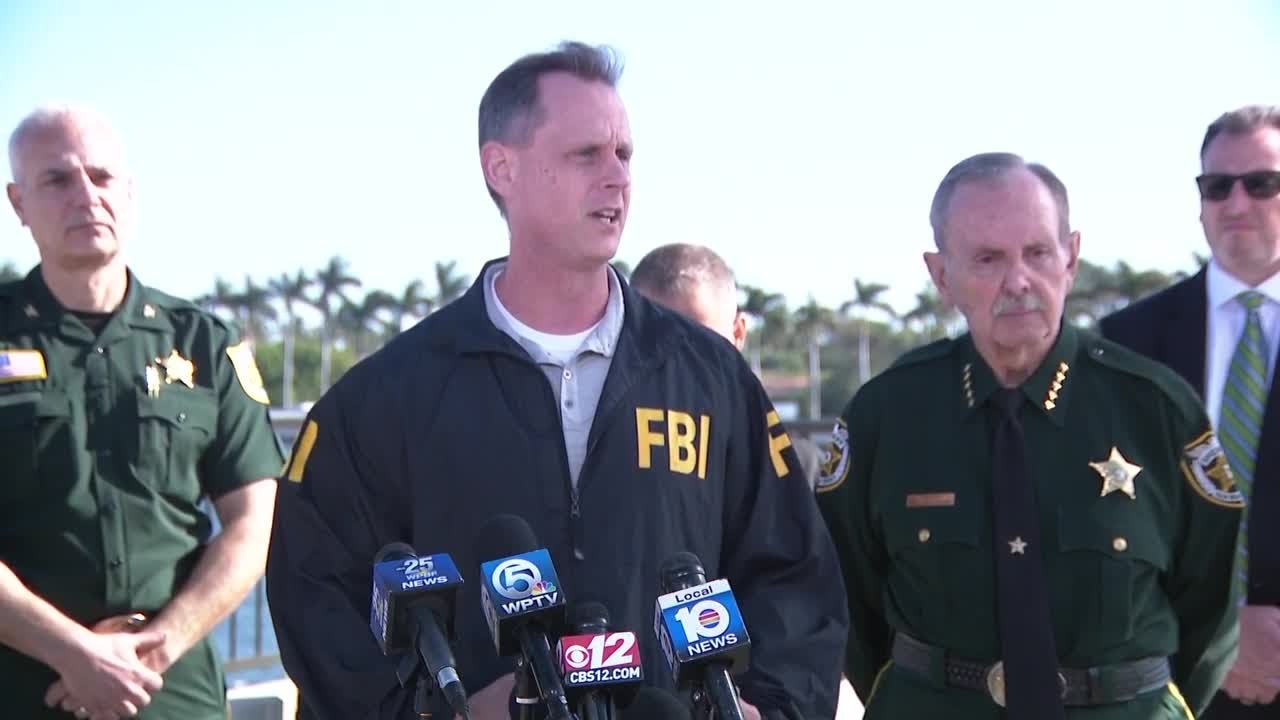 FBI holds press conference after armed man raises shotgun at officers at Mar-a-Lago