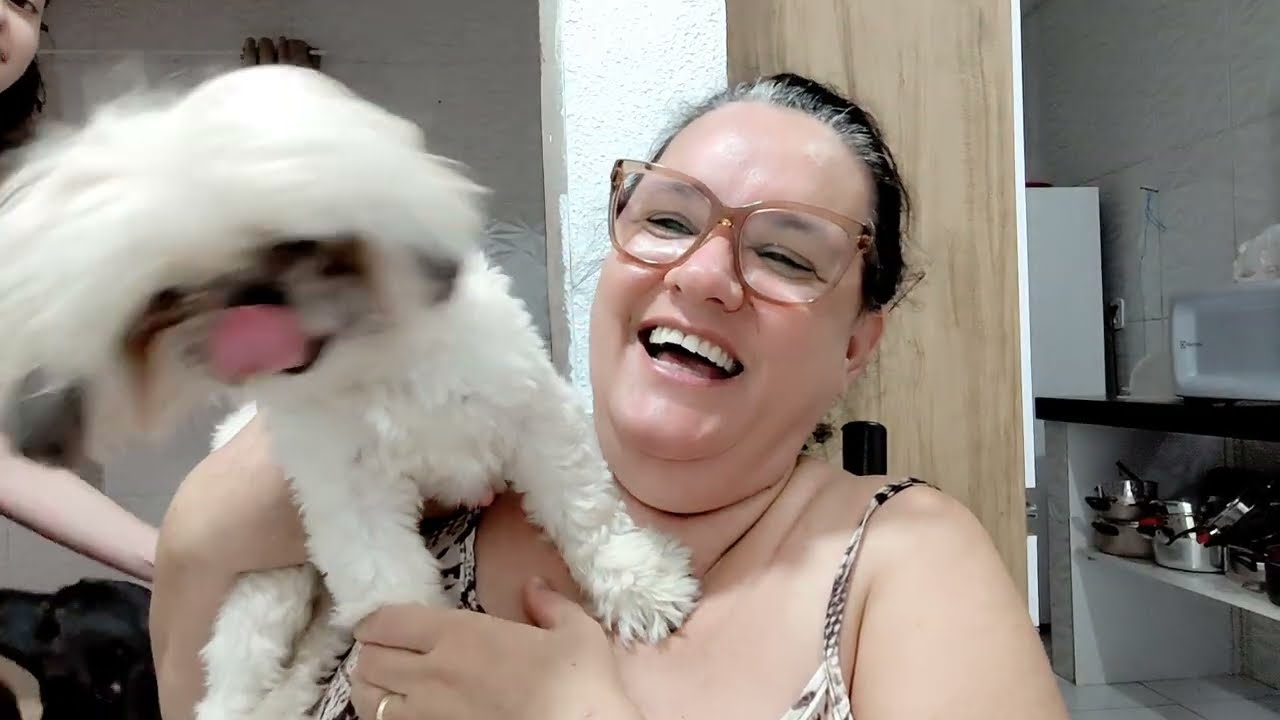 AQUI NO YOUTUBE EU TENHO QUE TER MUITA FORÇA DE VONTADE PARA PERMANECER AQUI