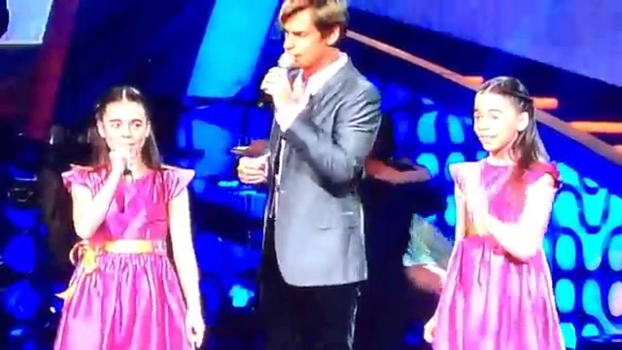 COLGANDO EN TUS MANOS- CARLOS BAUTE, VALENTINA Y REGINA PREZ