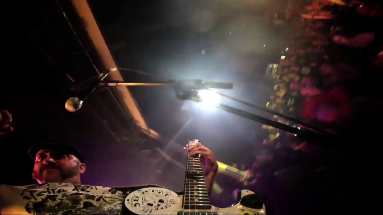 PETRA DE FENETRA EN DIRECTO,VIVE RAPIDO SALA CARACOL