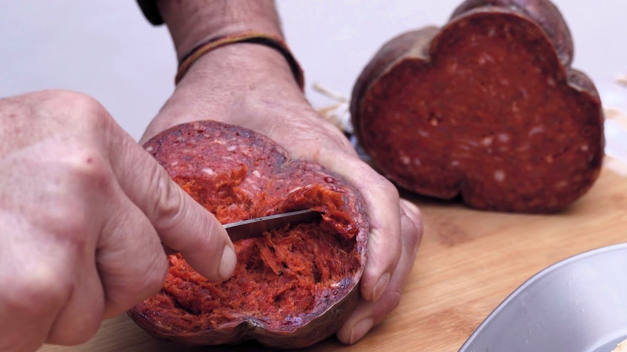&iexcl;C&oacute;mo hacen la Sobrasada de la Marina de manera artesanal!