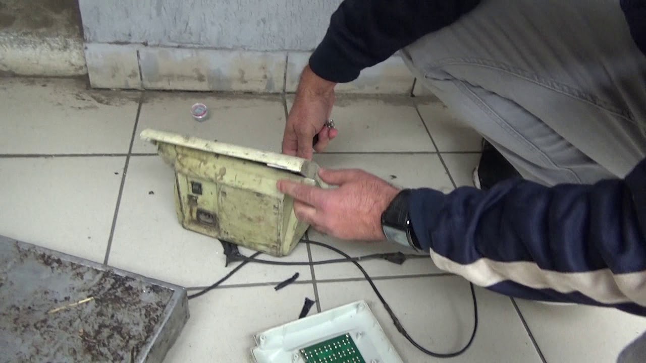 Atenţie la cântar! Preţuri controlate prin telecomandă într-o piaţă din Galaţi