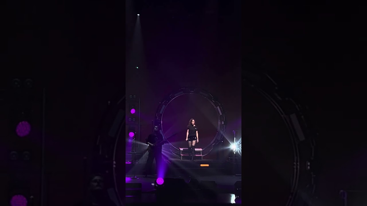 Malú “Ausente” en Roquetas de Mar 10/02/2024