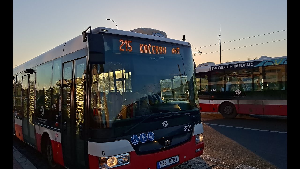 Linka 215 v useku Nemocnice Krč -  Sídliště Libuš