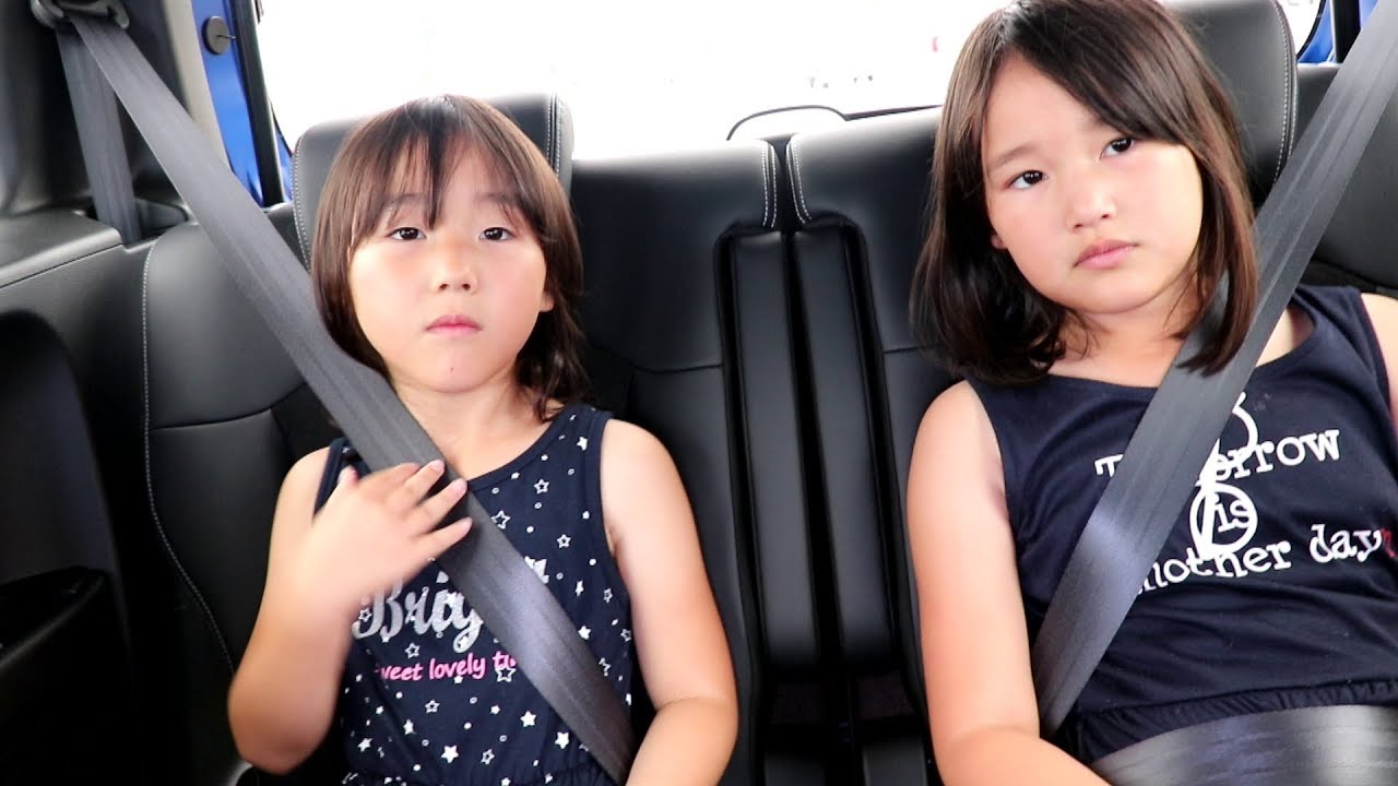ママの新しい車になるかもしれない車に試乗する玲美＆稚奈