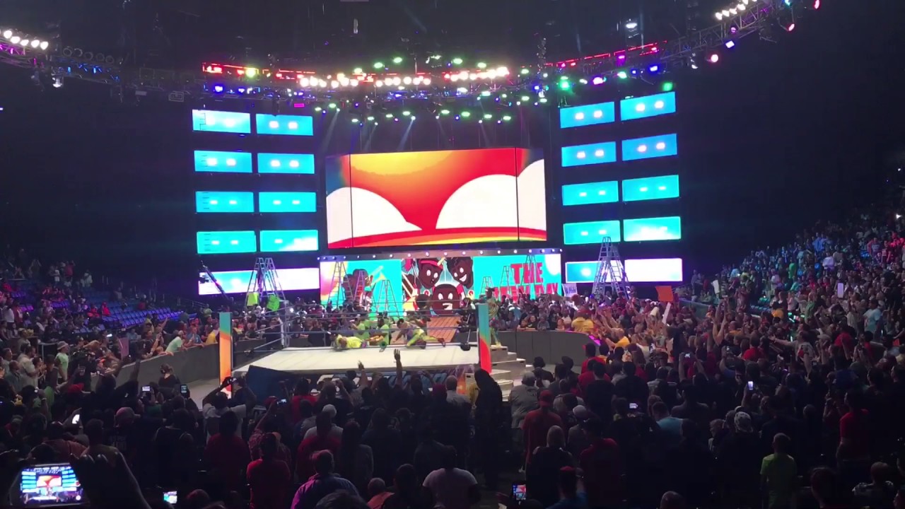 SD Live: The New Day, The Usos, Breezango & The Colóns Entrances LIVE in New Orleans, LA (6/13/17)