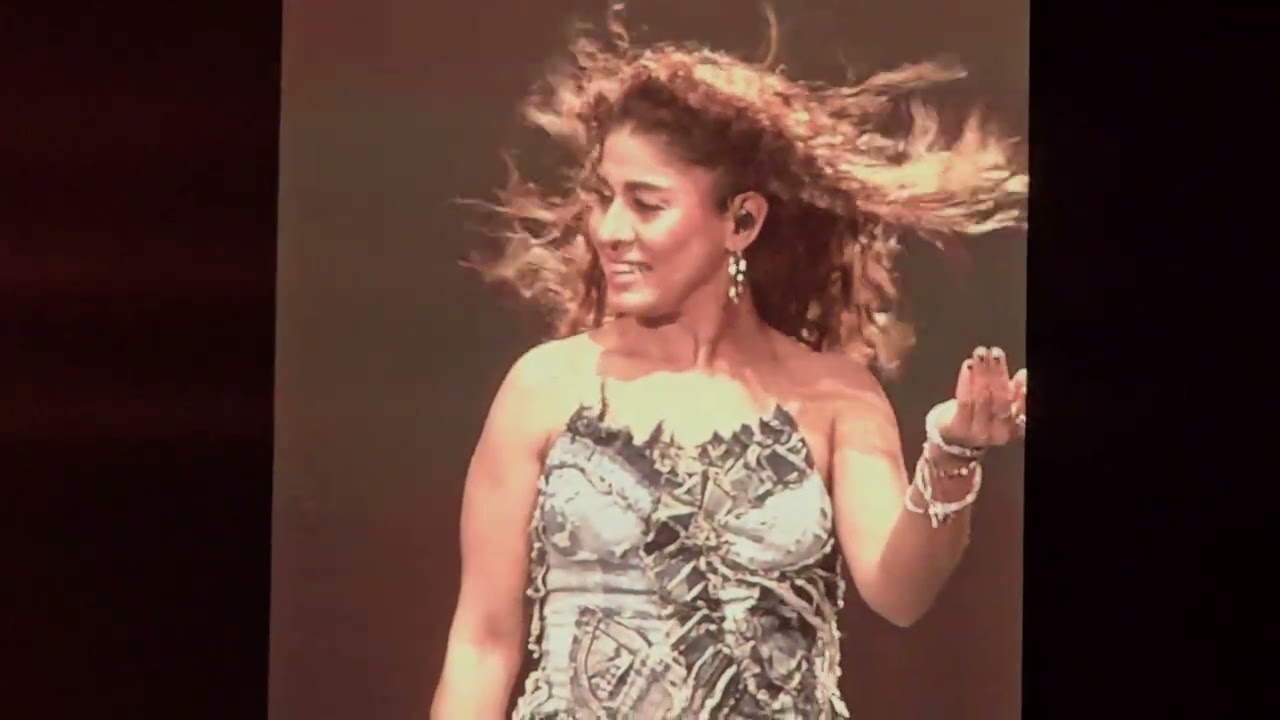 Sunidhi Chauhan ' I am Home' concert Opening Song #sunidhichauhan #liveconcert
