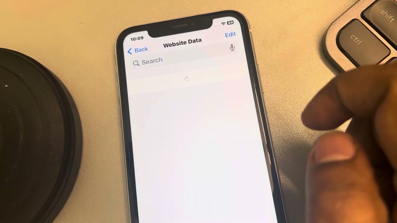 Clear browser cache for one specific website in safari in iPhone