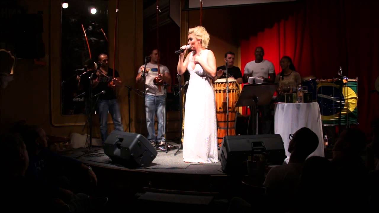 Carolina Soares - Só Vale Quem Tem (Lançamento do CD Músicas de Capoeira Vol.5)