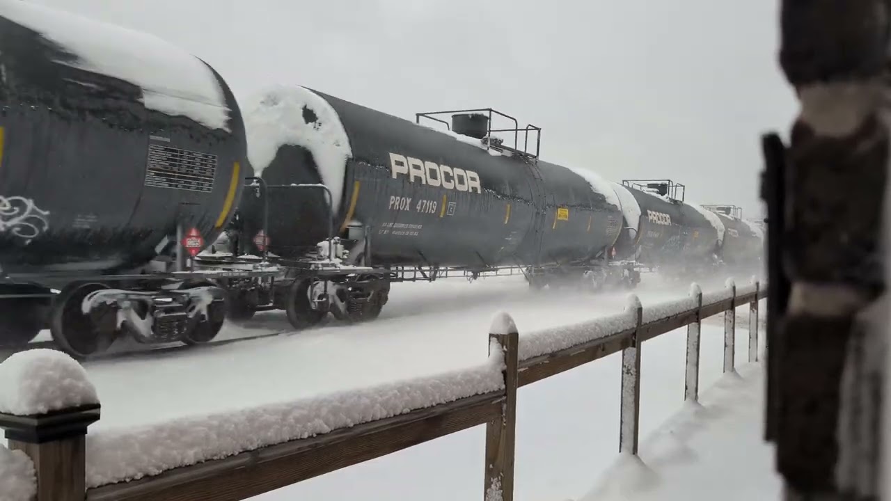 Norfolk Southern Train 11K passing Fleetwood PA in the snow