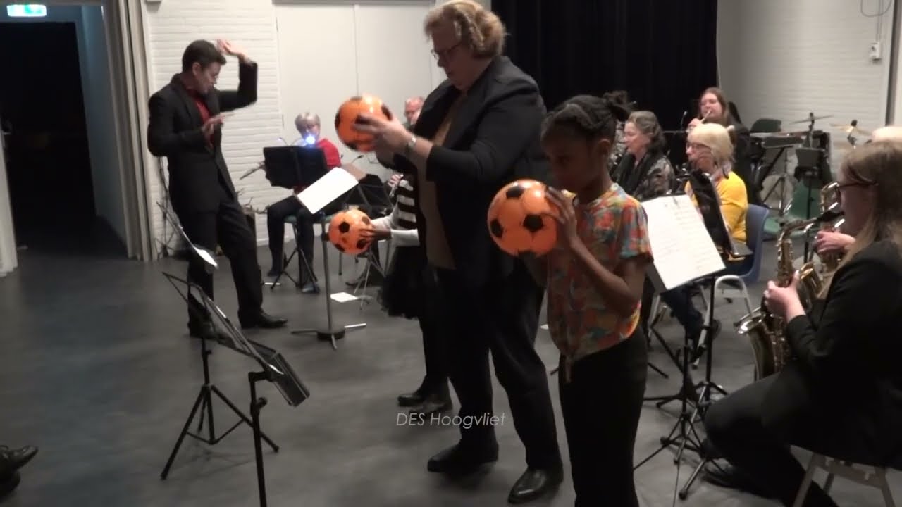The musical ball - Ivo Kouwenhoven uitgevoerd met DES Hoogvliet