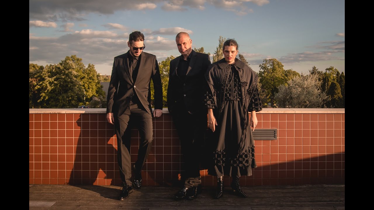 Mike T & Katarzia & Vladimir 518 - Z fotky mý mámy kape krev