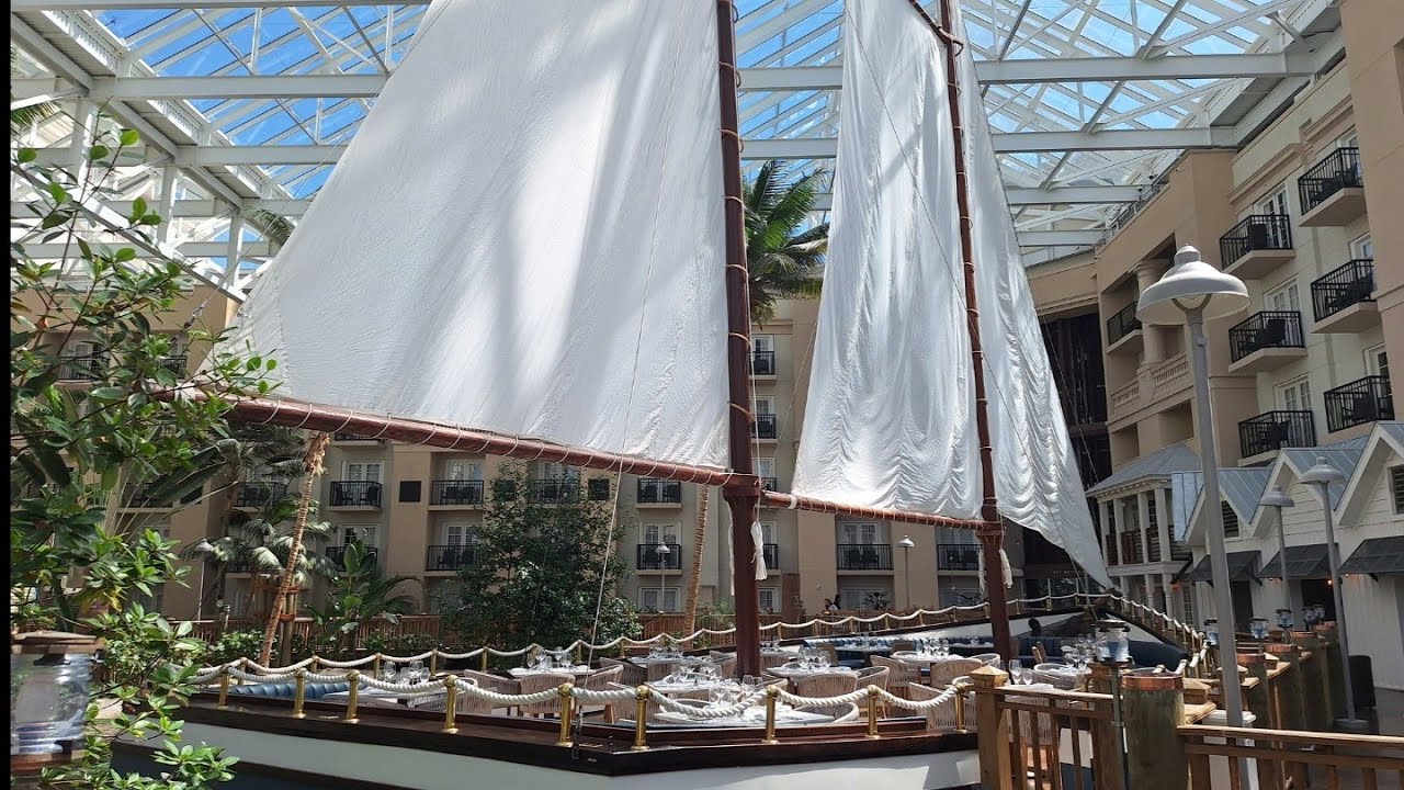 Настоящая Яхта внутри Отеля Gaylord Palms - это Ресторан на Воде - Красота конечно, Экзотика, 🐟 рыбы