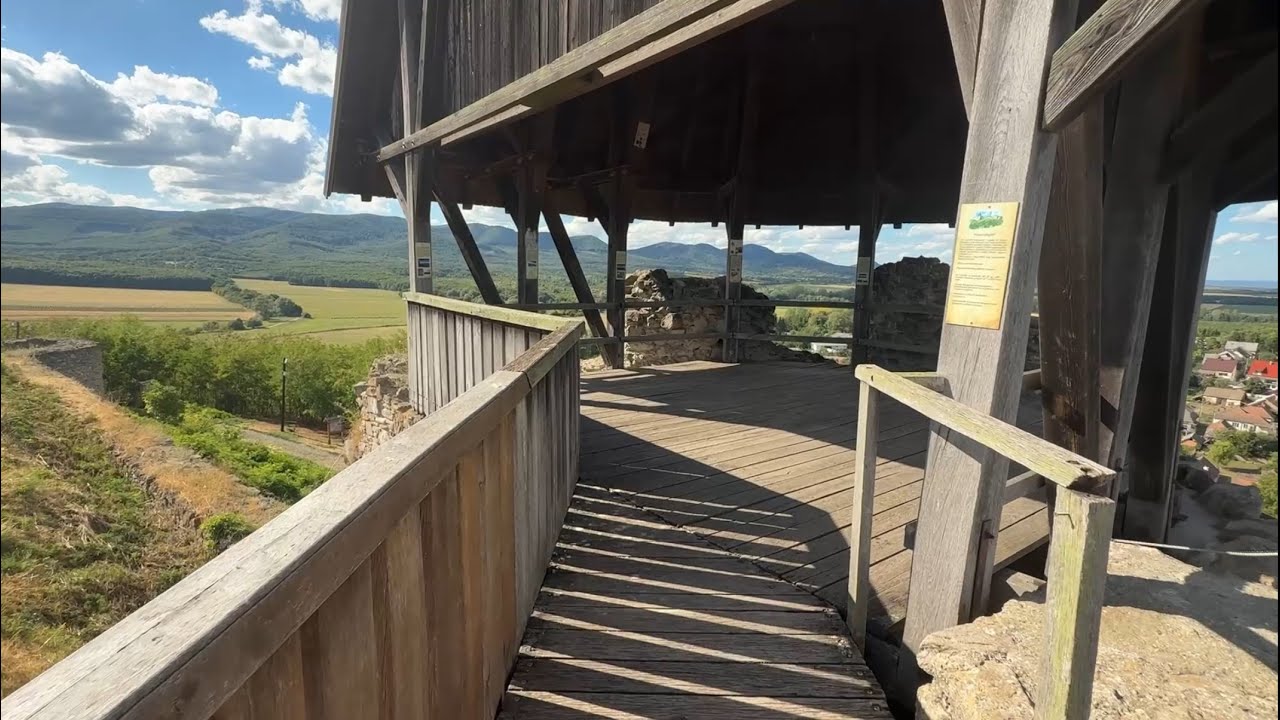 The Castle of N&oacute;gr&aacute;d! A N&oacute;gr&aacute;di V&aacute;r! (Original sound)