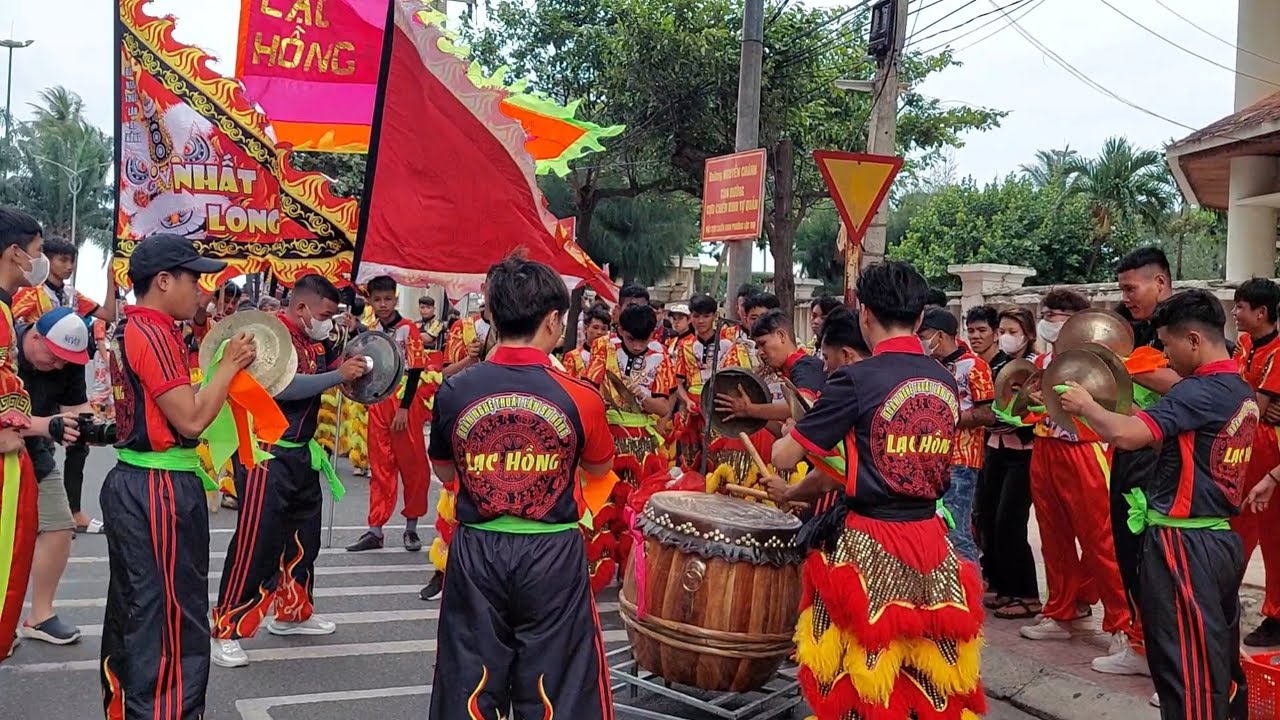 Đông Vuôi Cùng Nhiều Đoàn Lân Tranh Tài Biểu Diễn Đường Phố Ở Festival Biển Nha Trang 2023
