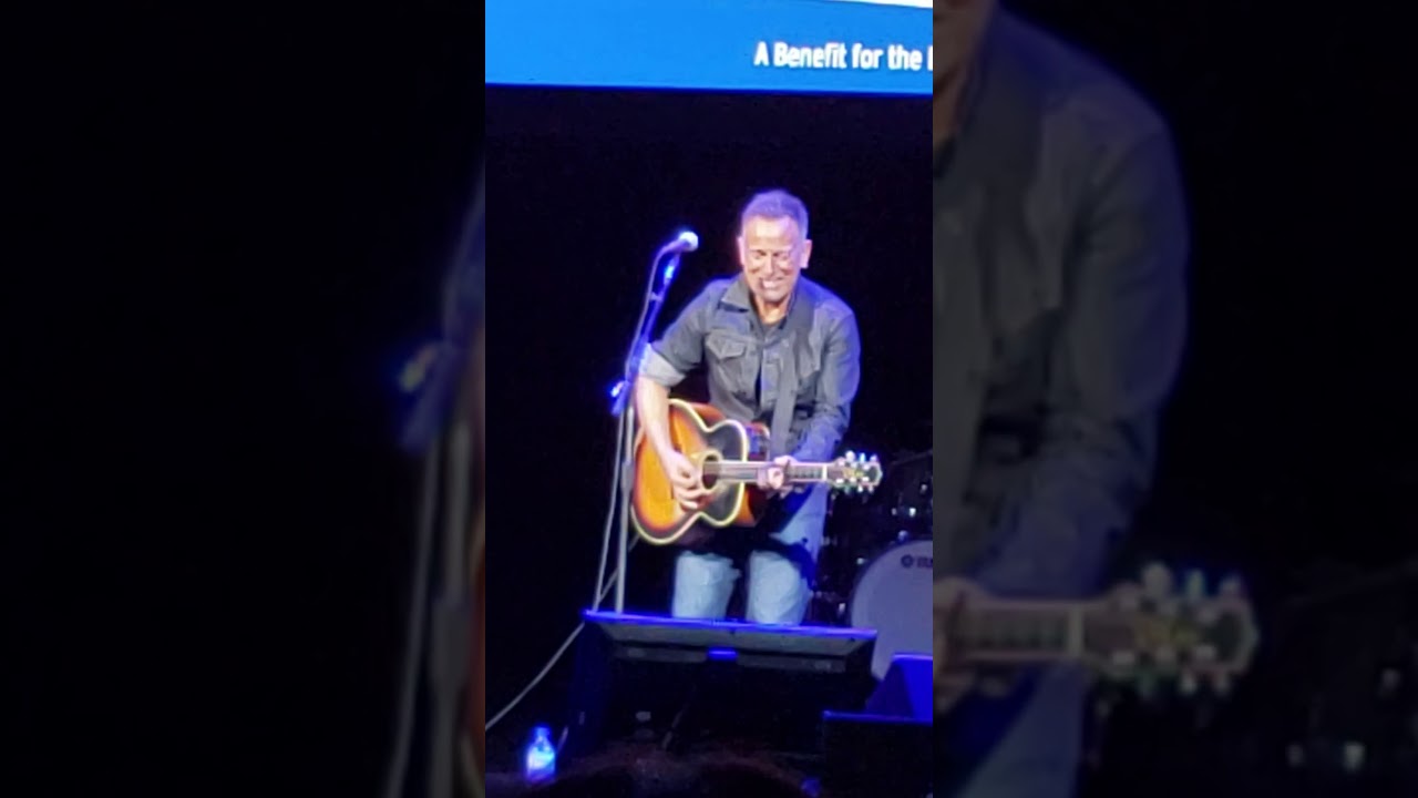 Bruce Springsteen sings 
