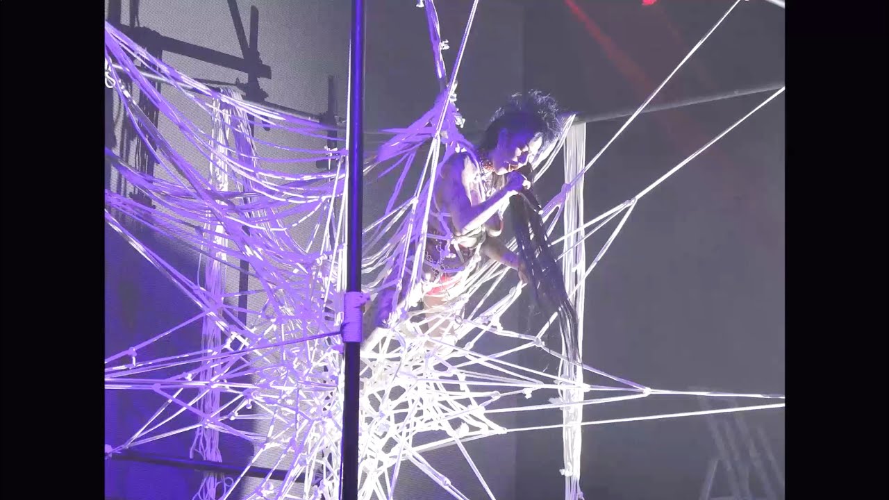 Hajime Kinoko × Brooke Candy Performance in Palais De Tokyo
