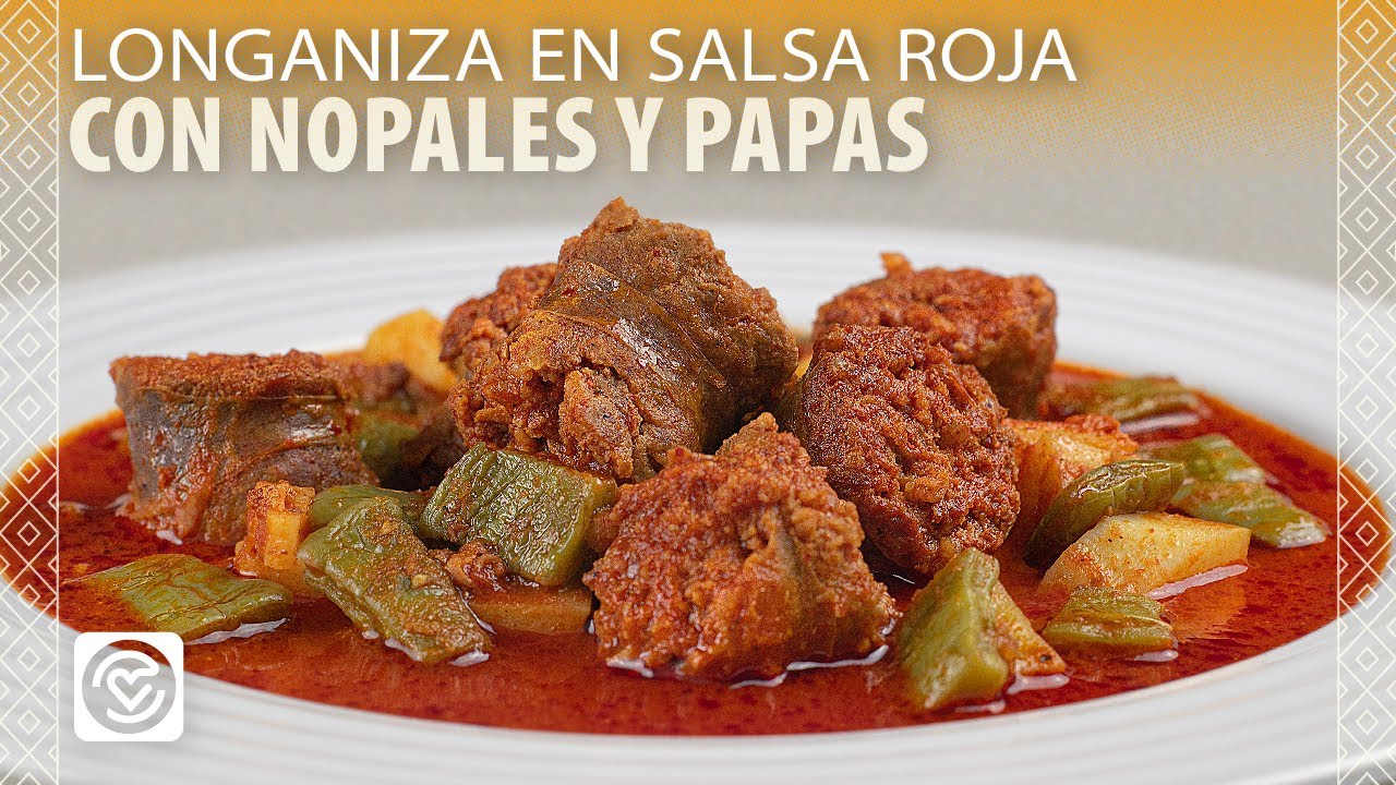 Longaniza en salsa roja con nopales y papas | 🥘