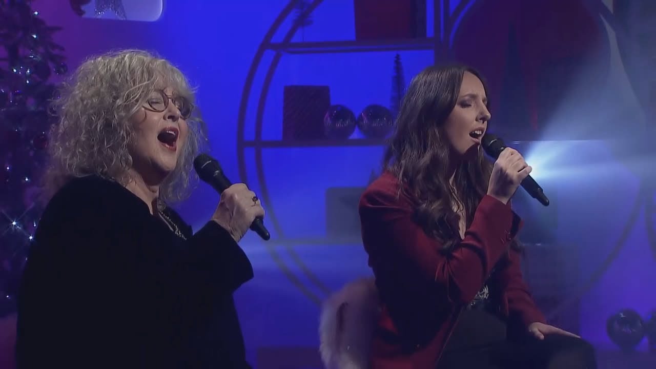 Caryl Parry Jones a Miriam Isaac - Clychau