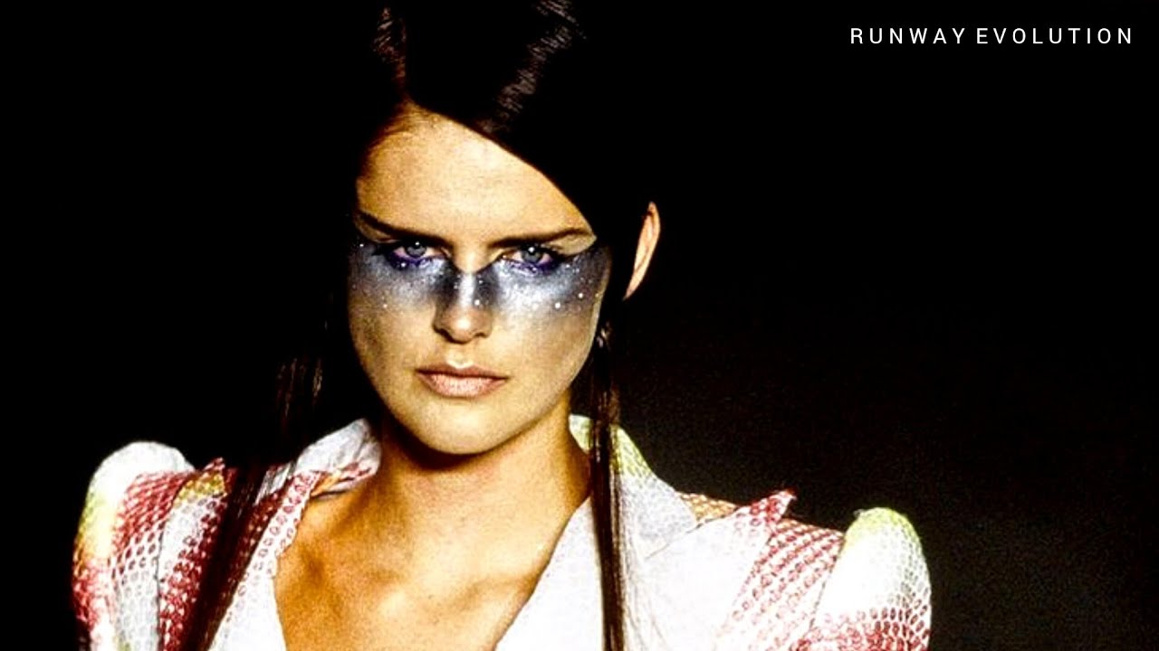 RUNWAY EVOLUTION : Stella Tennant