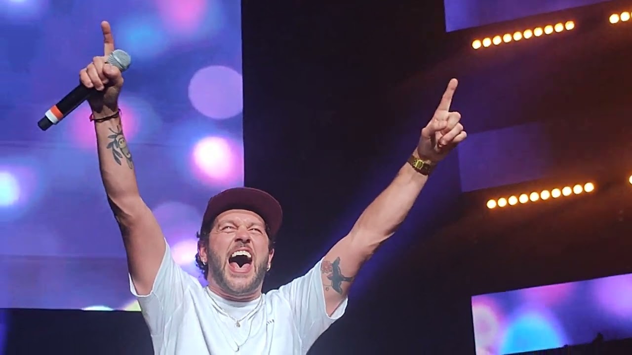 Claudio Capeo sur la scène du top music Live au Zenith de Strasbourg
