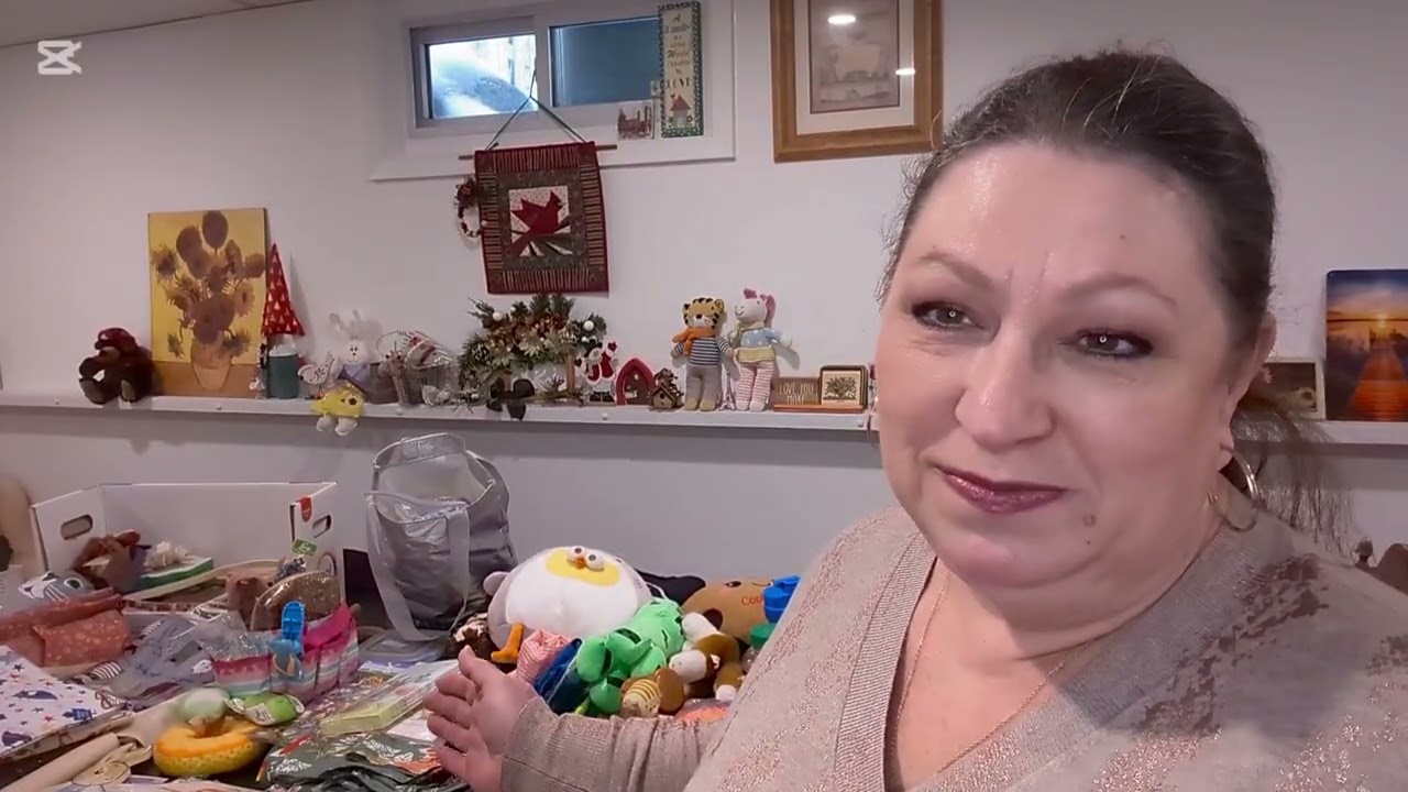 Что в посылке?🎁👀 Из Канады в Германию для сестры рукодельницы.