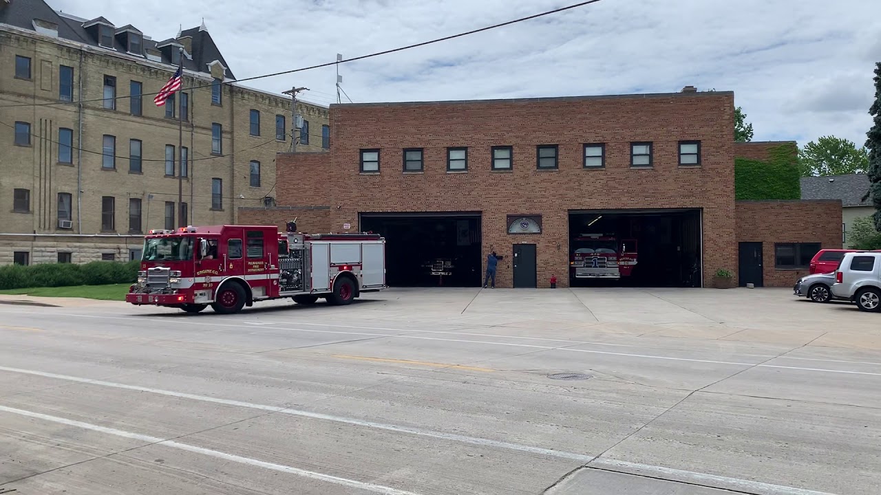 Milwaukee Fire Engine 23 and Rescue 1 Responding