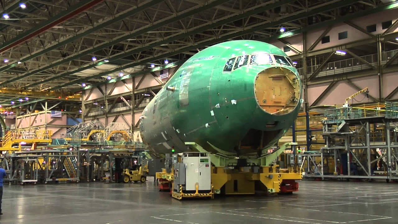 長榮航空第22架新塗裝777-300ER生產的縮時影片