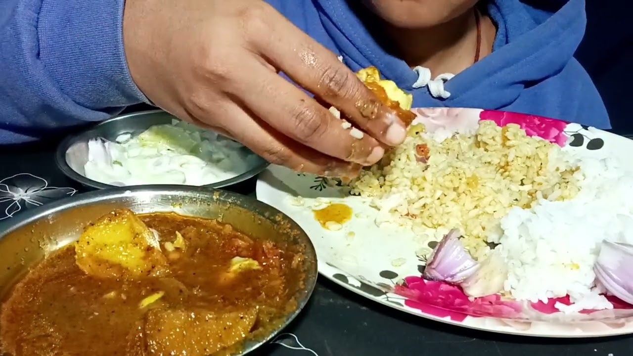 Chawal salad egg masala curry 💗🤤😋#youtubeshorts #mukbang #food #viral 