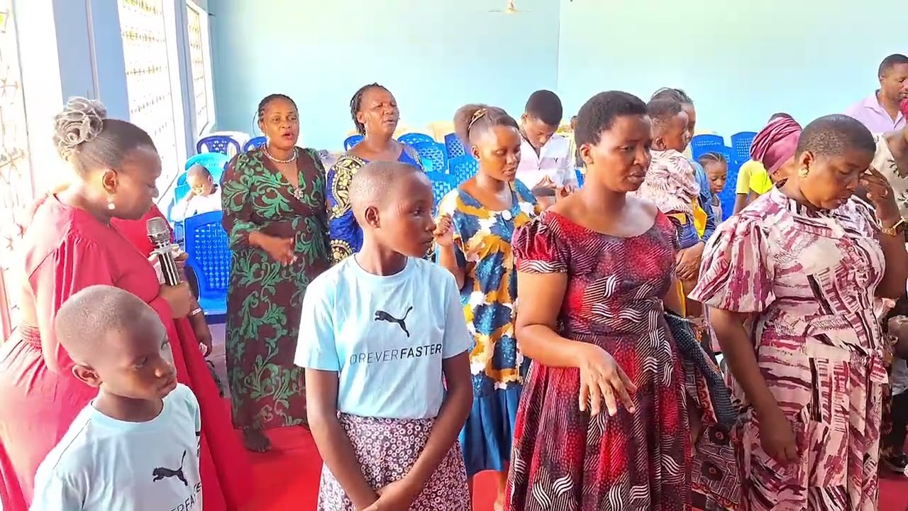 KUTIWA MAFUTA MATAKATIFU  | KUWEKA WAKFU MADHABAHU NA WATUMISHI