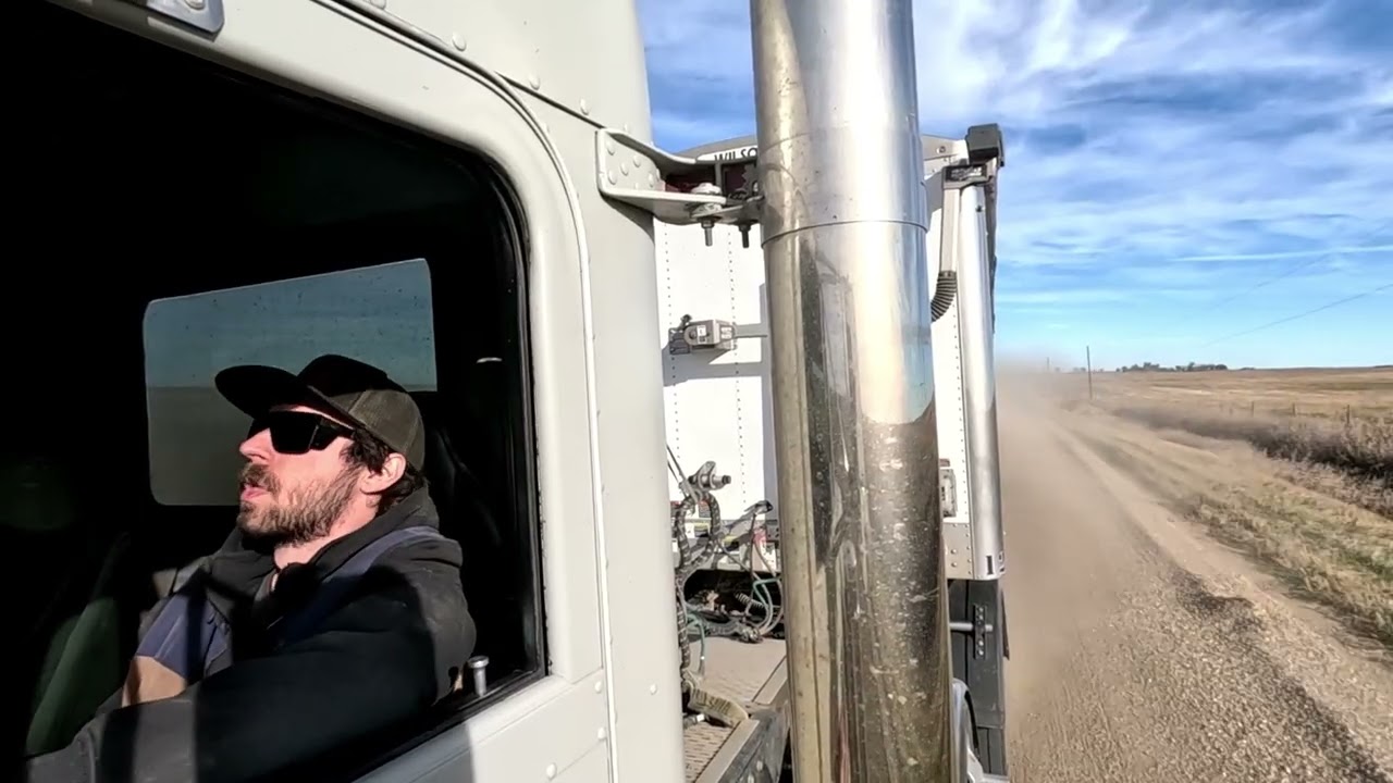 Peterbilt 379 Straight Pipes and Jake Brakes - Hauling Corn to the Elevator