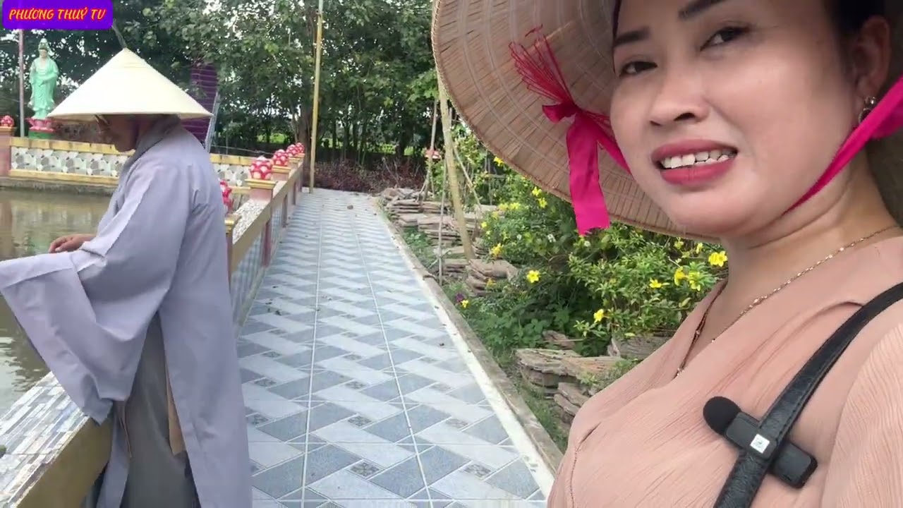 Sư Cô Xúc Động Với Món Quà Bất Ngờ Từ Em Huỳnh Như Và Hồng Hạnh Ở Hàn Quốc| PHƯƠNG THUÝ TV#1291
