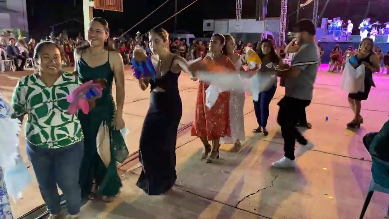 Mira Nadamas Como Se Ponen De Buenas La Fiestas EN Este Rancho
