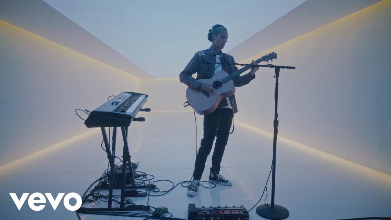 Dominic Fike - King of Everything (Live | Vevo DSCVR)