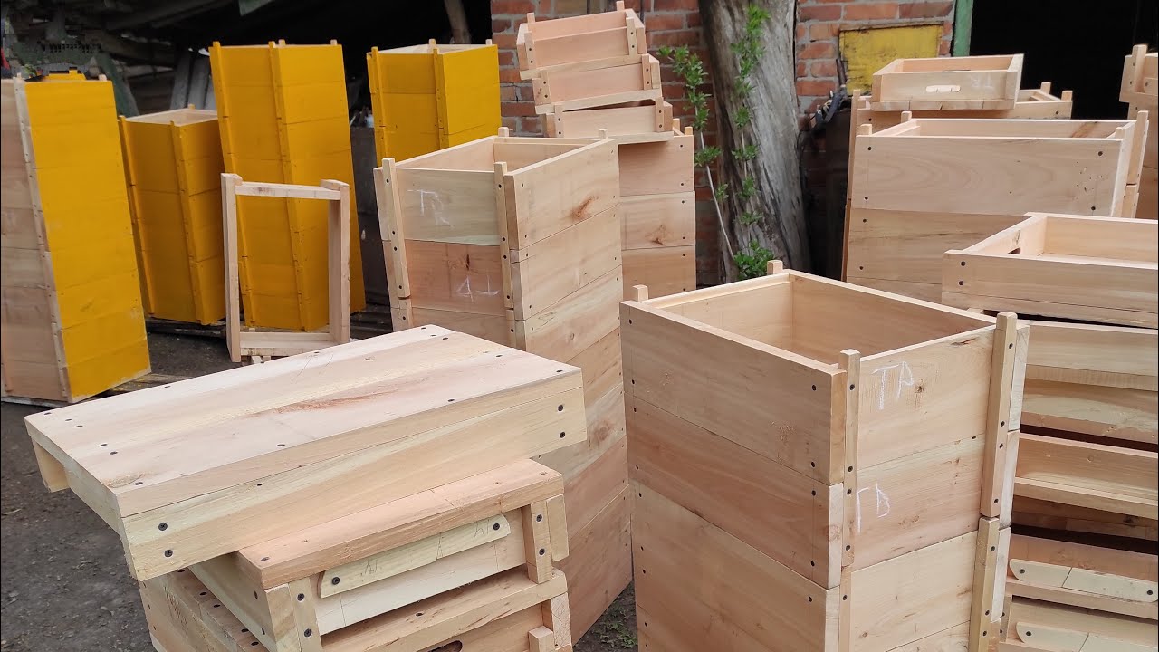 New beehives. Willow hives. Нові вулики з верби