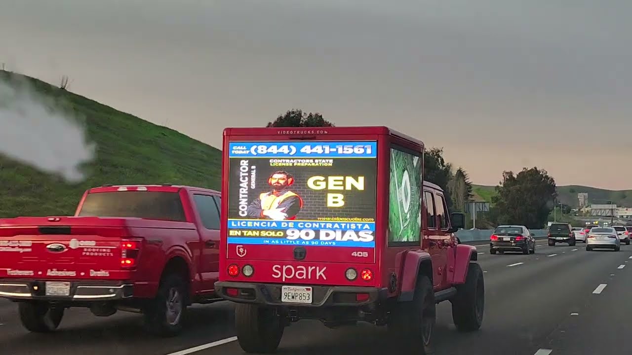 FAIRFIELD CALIFORNIA. TROCA RARA EN EL FREEWAY 80 A LA ALTURA DE FAIRFIELD CALIFORNIA. VIE13MAR2026.