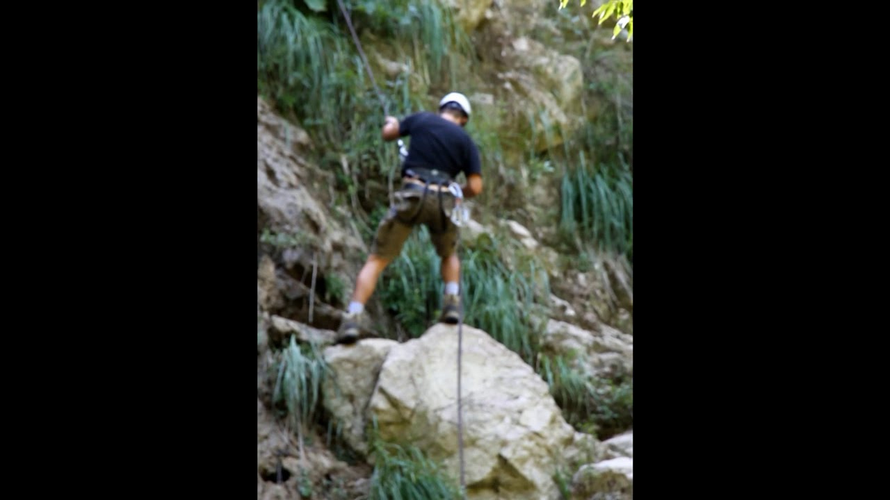 Discesa in corda doppia della cascata