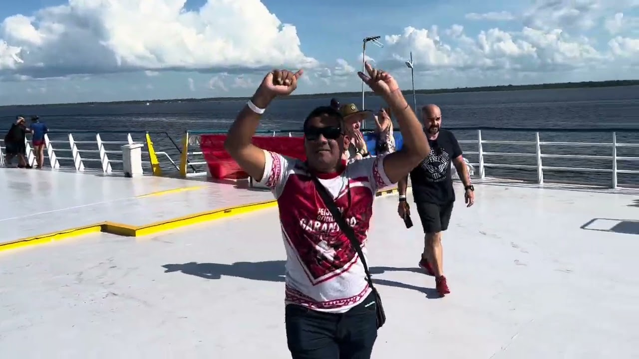 Viagem de Barco de Manaus a Parintins  rumo ao Festival Folclórico dos Bois Garantido e Caprichoso