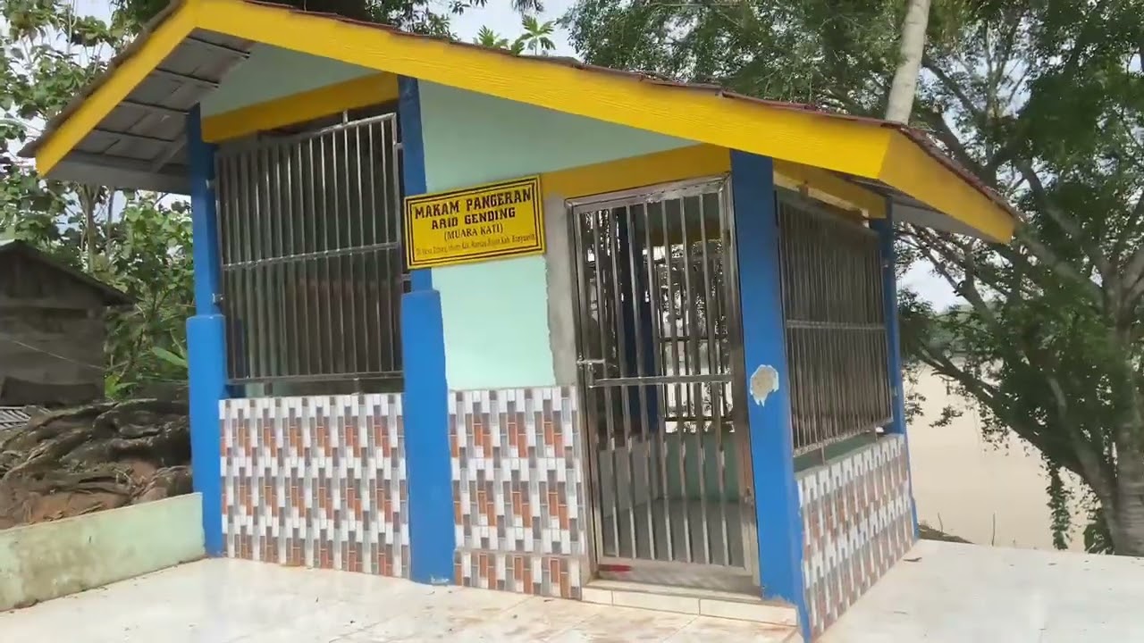 Kearifan lokal Makam Ario Gending Kelompok 1 