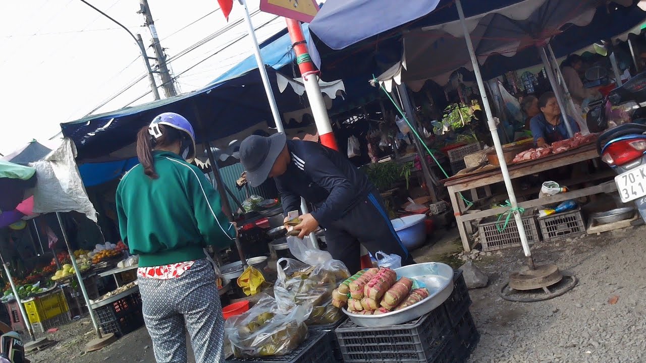 Khung cảnh buôn bán rộn ràng chợ Bầu Bắc 