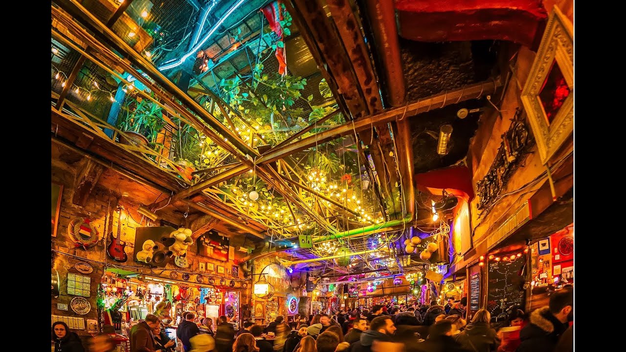 Будапешт Руин бар Szimpla Kert
