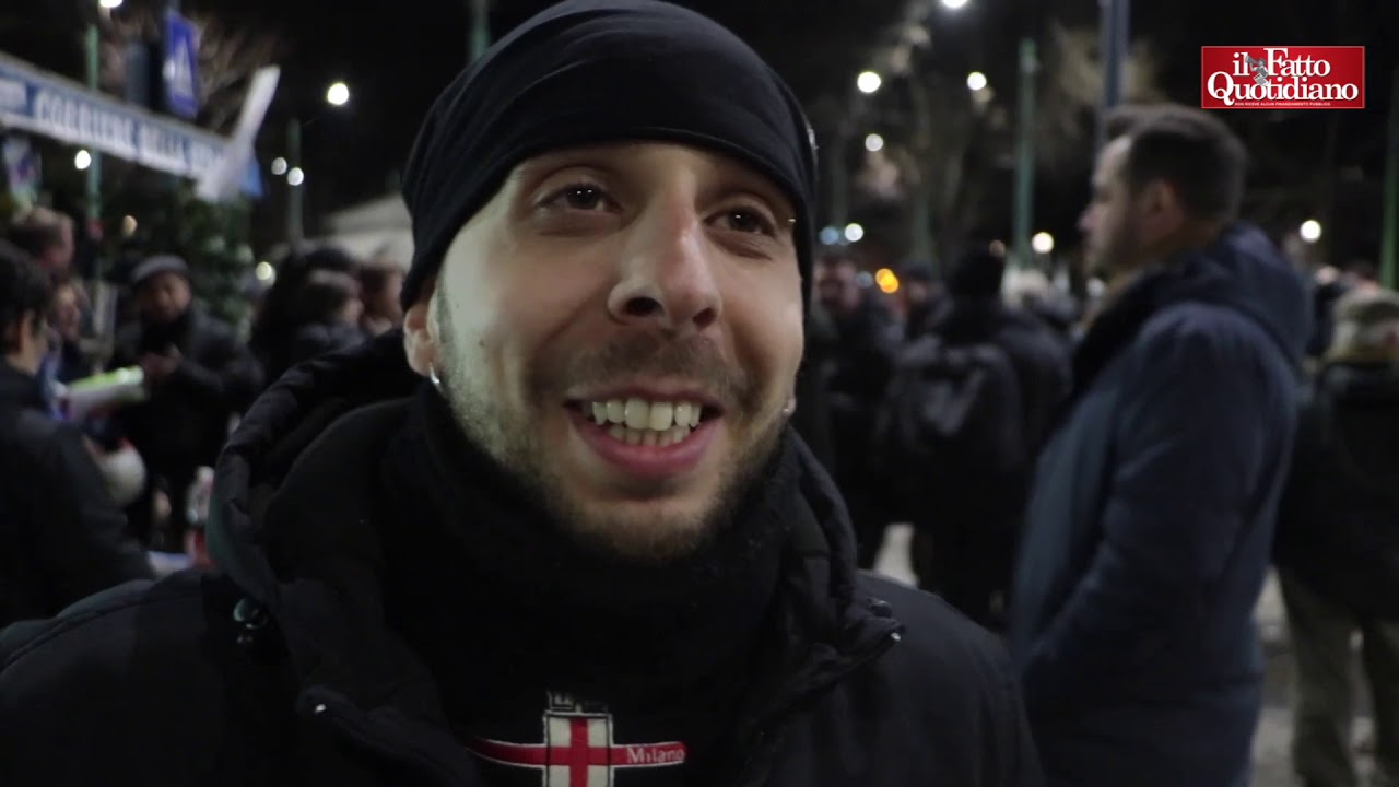 Milano, la notte bianca delle edicole contro la crisi: 