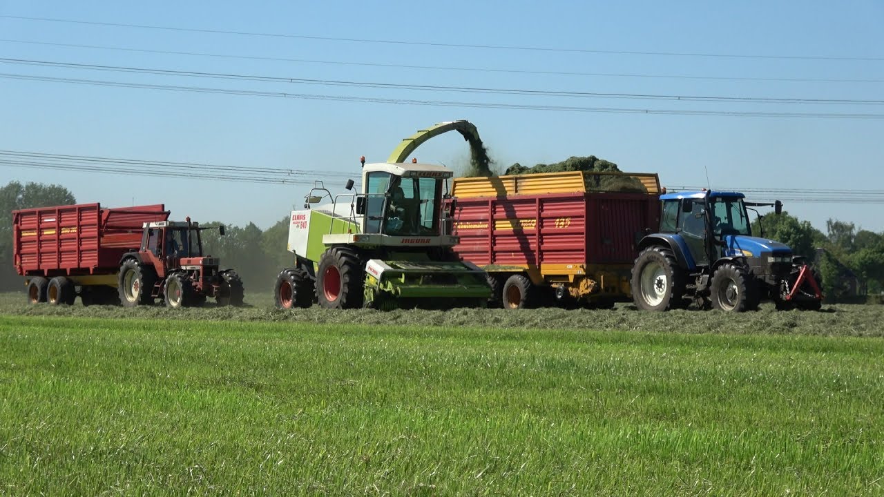 Gras hakselen en inkuilen bij melkveebedrijf Bosch met Claas, IHC en New Holland (deel 1/2) (2018)