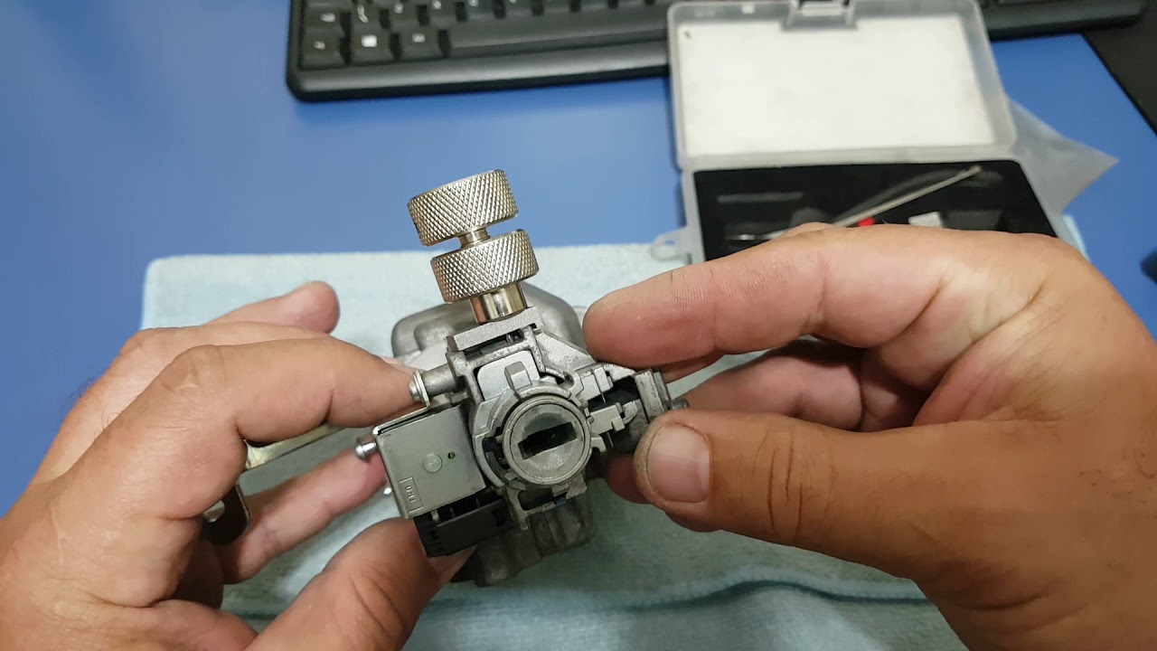 Como desmontar a trava de ignição Honda HRV...