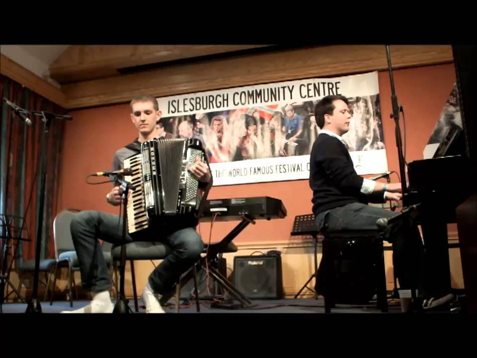 Criag McFadyen playing some good 2,4 Pipe Marches in Shetland 2013